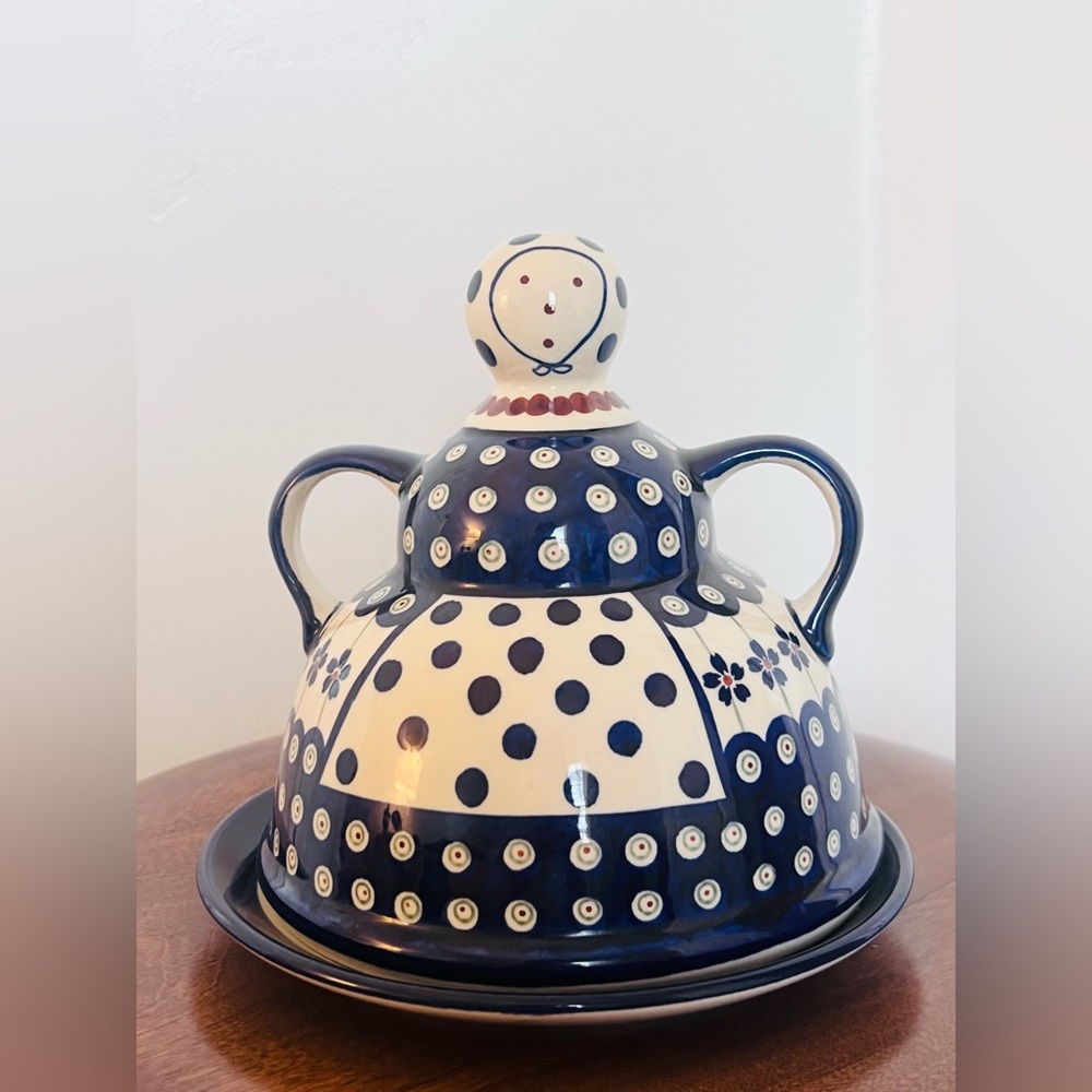 Boleslawiec Polish Pottery Pancake Warmer Lady Handcrafted Blue and Cream